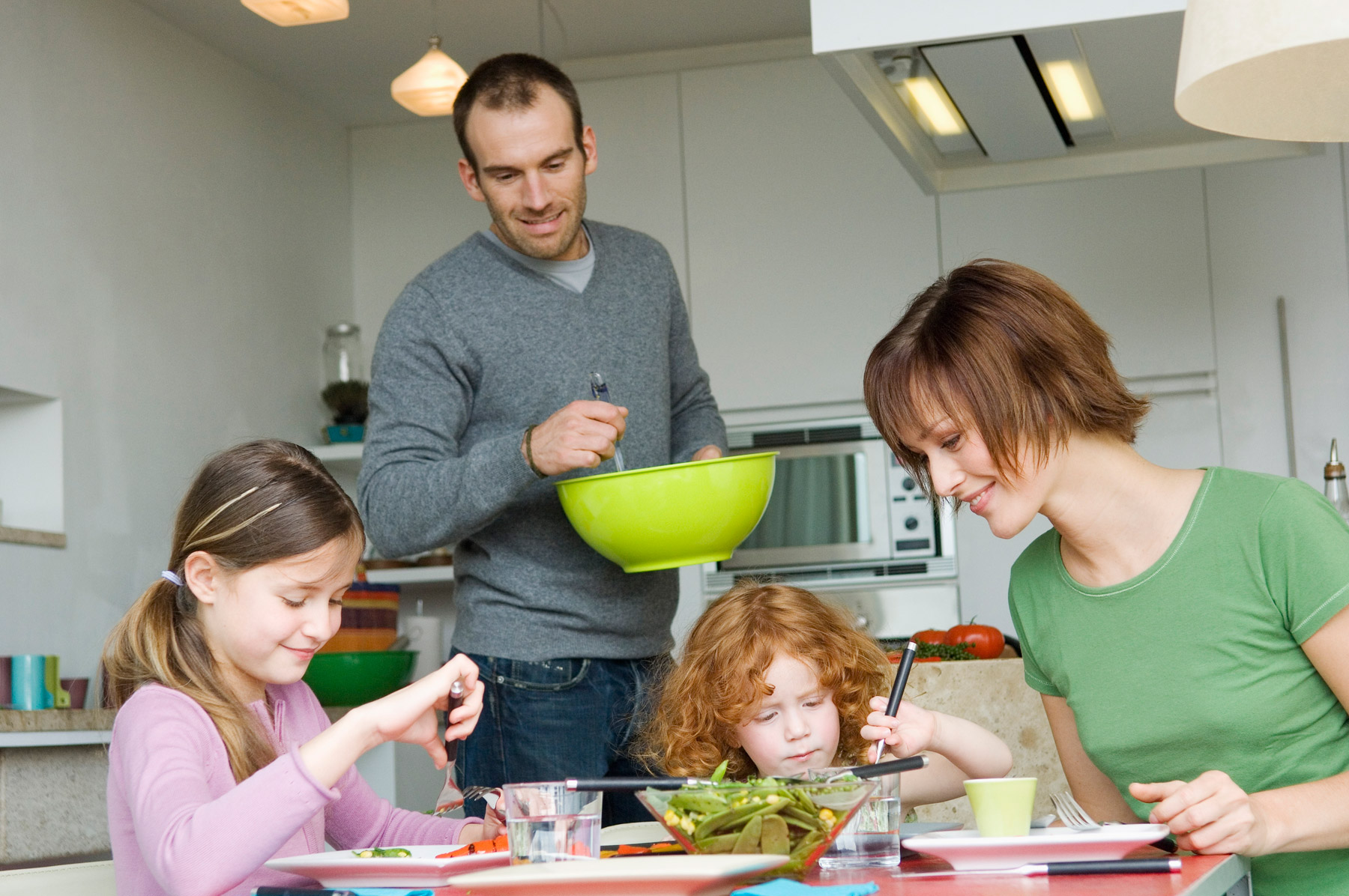 Are you having lunch now. Родители уделяют мало внимания детям. ИЗИ семья.