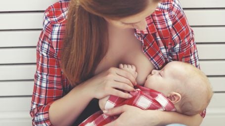 Allattamento al seno: quale dieta per la mamma