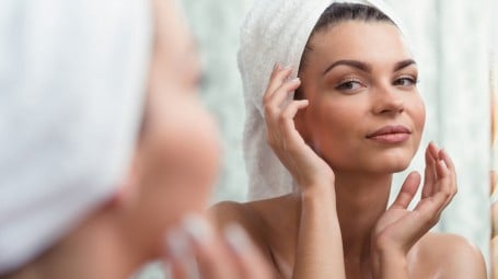 I cosmetici giusti per proteggere la pelle dallo stress