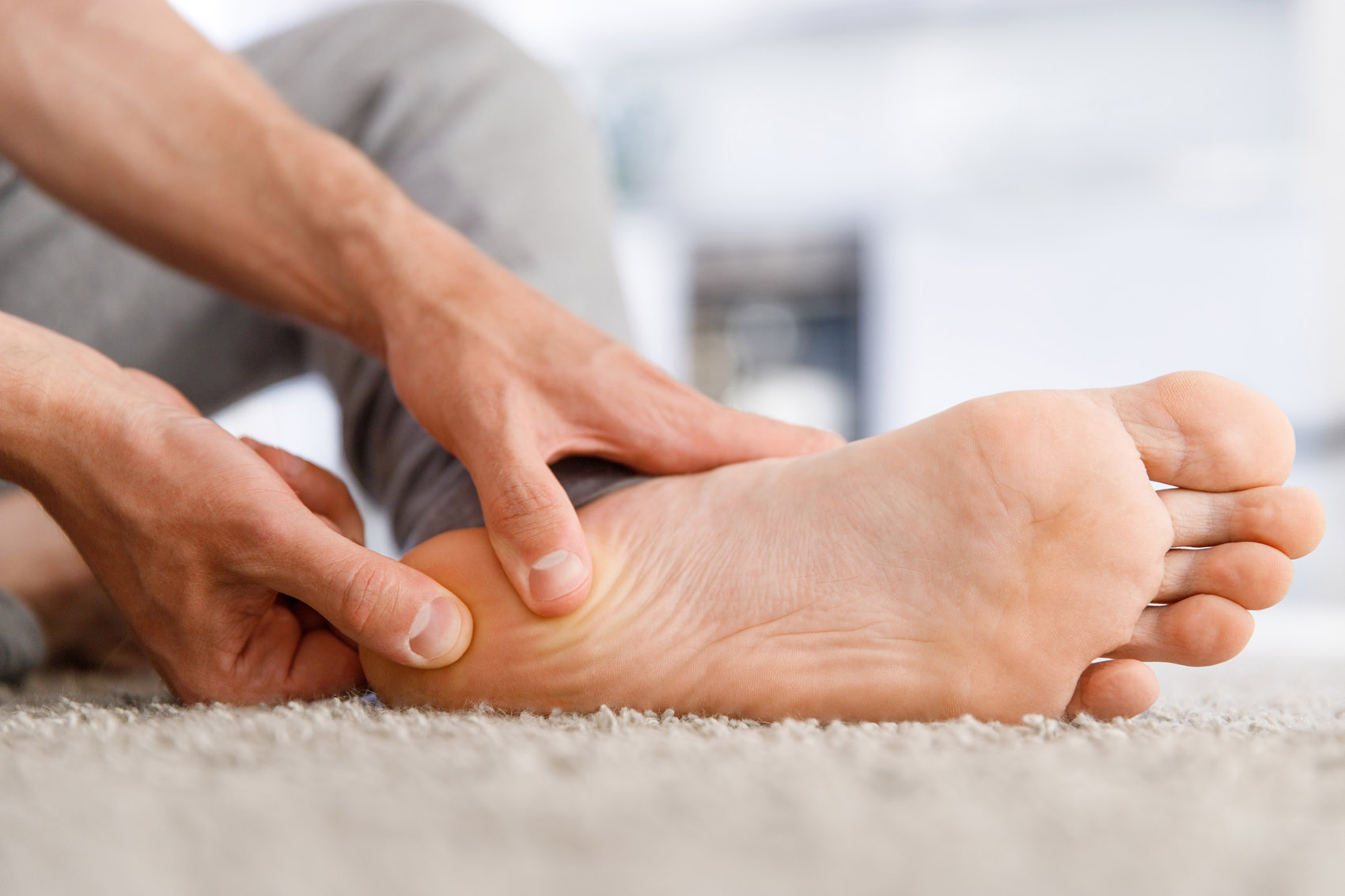 Massaggio ai piedi: benefici e come farlo nei punti giusti - Style