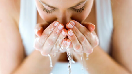 pulizia viso, lavare faccia, acqua