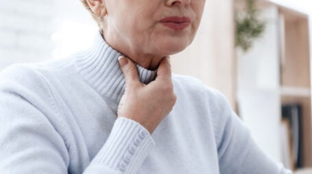 Menopausa: pancia gonfia, voce che cambia, sport e ormoni