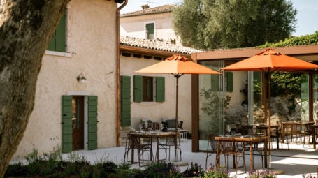 Sul Lago di Garda un ristorante tra natura e cucina mediterranea
