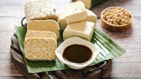 Tempeh: cos’è, perché fa bene, come usarlo in cucina