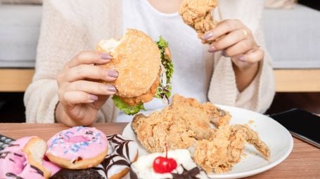 Disturbo da alimentazione incontrollata: cos’è, chi colpisce, come si cura